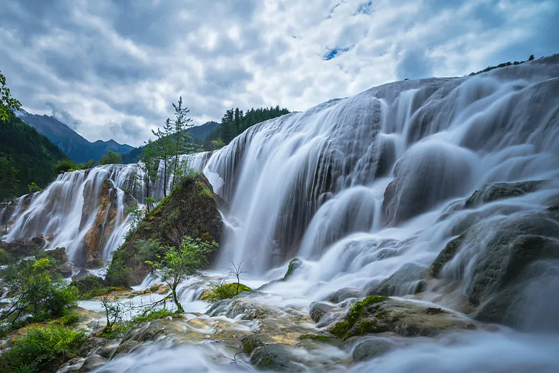 Turquoise alpine lakes and forests of Jiuzhaigou National Park
