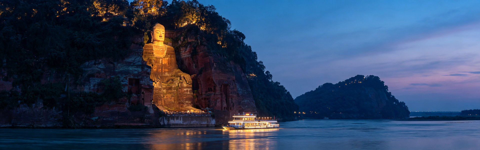 1 Day Chengdu Panda Base + Leshan Buddha Classic Tour