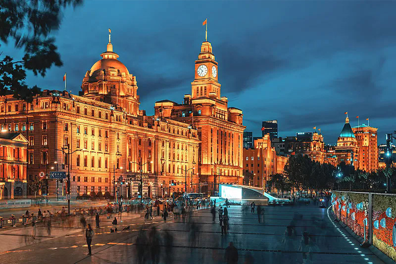 Arrival and private airport or hotel transfer